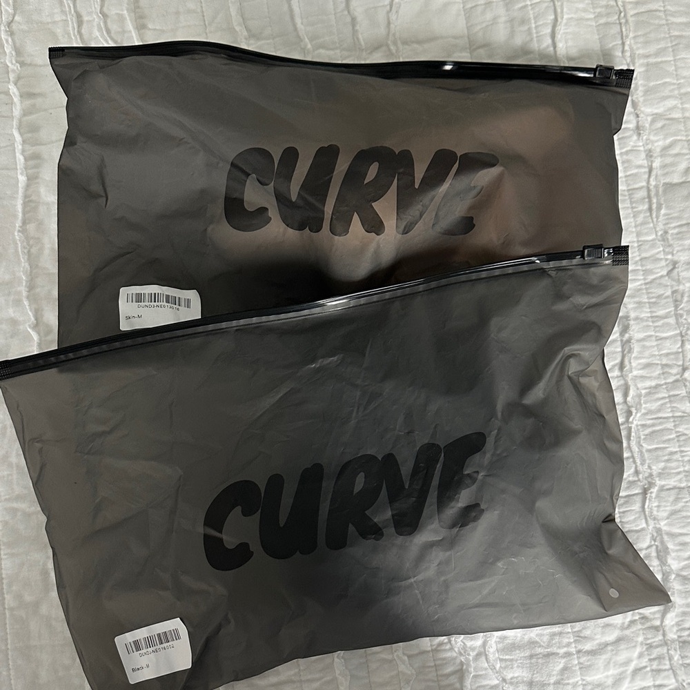 2 NEW CURVE wireless bras